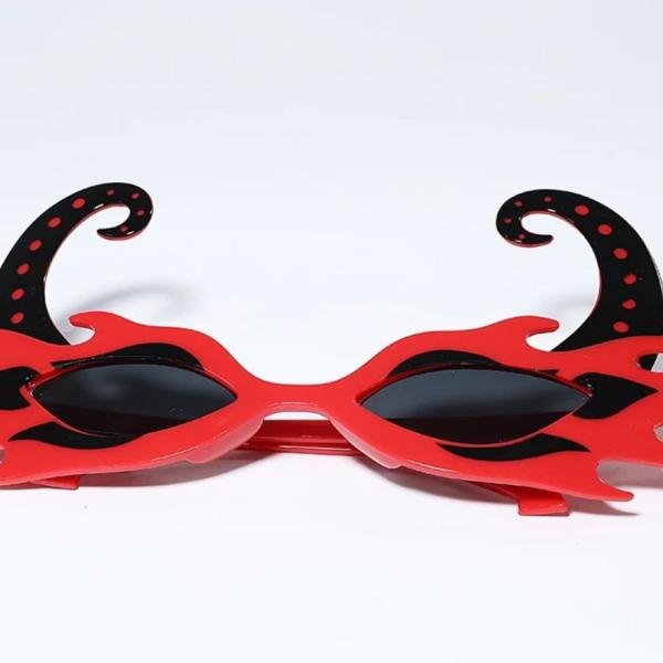 Siyah Boynuzlu Kırmızı Renk Alevli Parti Gözlüğü 21x10 Cm