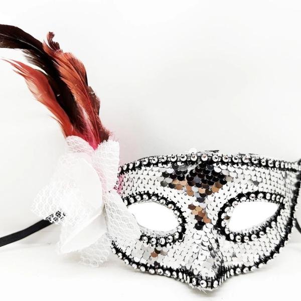 Gümüş Renk Yandan Tüylü Güllü Gümüş Taşlı Pullu Maske 20x22 Cm